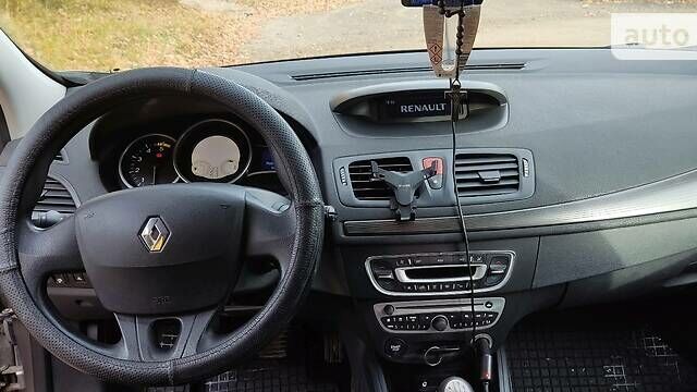 Коричневый Рено Меган, объемом двигателя 1.9 л и пробегом 334 тыс. км за 5799 $, фото 3 на Automoto.ua