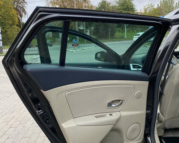 Коричневый Рено Меган, объемом двигателя 1.9 л и пробегом 268 тыс. км за 7600 $, фото 23 на Automoto.ua