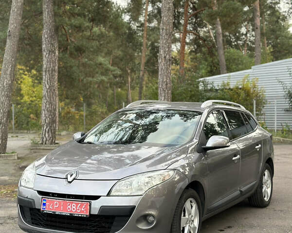 Коричневый Рено Меган, объемом двигателя 1.6 л и пробегом 210 тыс. км за 7700 $, фото 3 на Automoto.ua