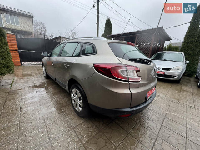 Коричневый Рено Меган, объемом двигателя 1.6 л и пробегом 134 тыс. км за 7499 $, фото 2 на Automoto.ua