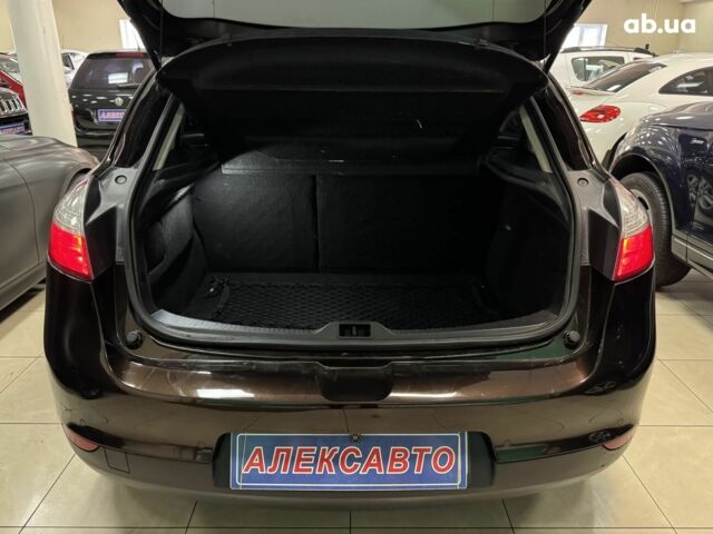 Рено Меган 2011 в Кропивницком (Кировограде) на Automoto.ua Коричневый Рено Меган, объемом двигателя 0 л и пробегом 270 тыс. км за 6500 $, фото 3 на Automoto.ua