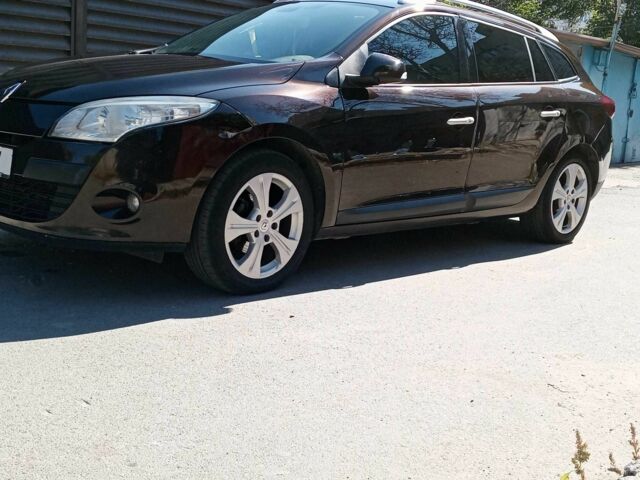 Рено Меган 2011 в Одессе на Automoto.ua Коричневый Рено Меган, объемом двигателя 1.9 л и пробегом 276 тыс. км за 7800 $, фото 13 на Automoto.ua