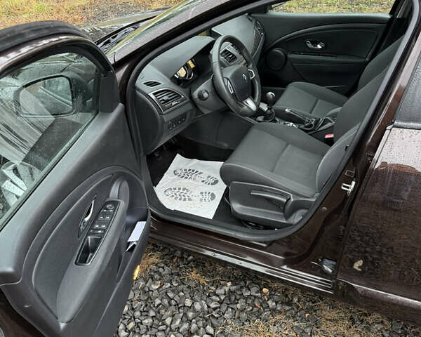 Коричневый Рено Меган, объемом двигателя 1.5 л и пробегом 233 тыс. км за 7800 $, фото 16 на Automoto.ua