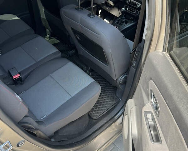 Коричневый Рено Меган, объемом двигателя 1.46 л и пробегом 248 тыс. км за 7650 $, фото 2 на Automoto.ua