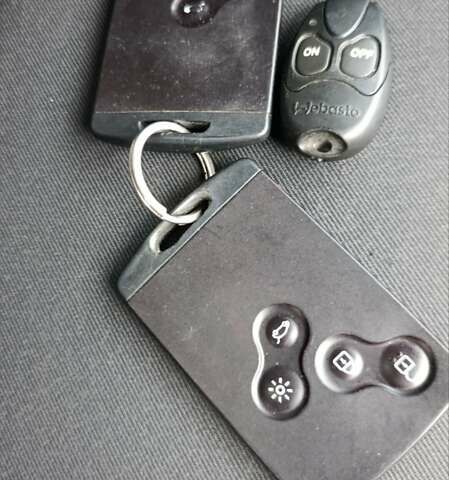 Коричневый Рено Меган, объемом двигателя 1.6 л и пробегом 229 тыс. км за 8700 $, фото 94 на Automoto.ua