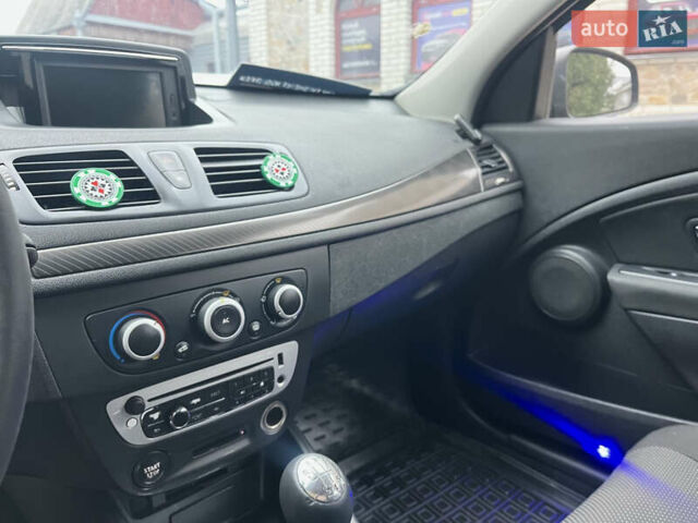 Коричневий Рено Меган, об'ємом двигуна 1.46 л та пробігом 380 тис. км за 6700 $, фото 15 на Automoto.ua