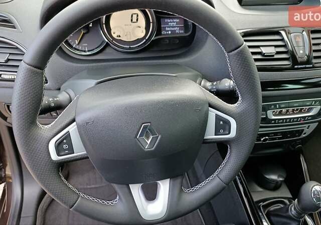 Коричневый Рено Меган, объемом двигателя 1.6 л и пробегом 229 тыс. км за 8700 $, фото 47 на Automoto.ua