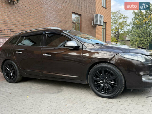 Коричневый Рено Меган, объемом двигателя 1.6 л и пробегом 1 тыс. км за 9000 $, фото 1 на Automoto.ua
