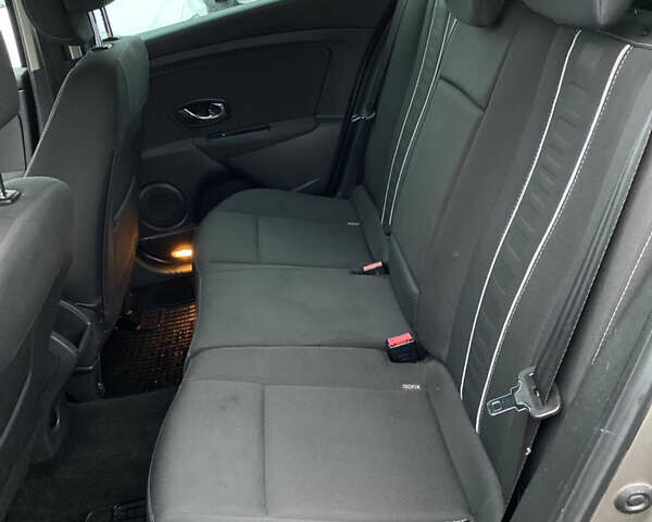 Коричневий Рено Меган, об'ємом двигуна 1.46 л та пробігом 314 тис. км за 8300 $, фото 58 на Automoto.ua