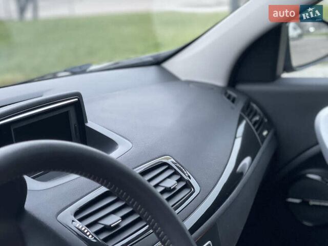 Коричневый Рено Меган, объемом двигателя 1.5 л и пробегом 197 тыс. км за 8950 $, фото 35 на Automoto.ua