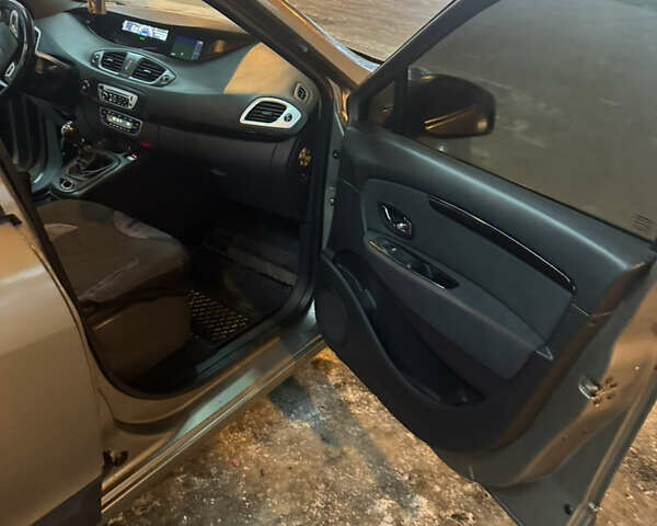 Коричневий Рено Меган, об'ємом двигуна 1.46 л та пробігом 248 тис. км за 7350 $, фото 16 на Automoto.ua