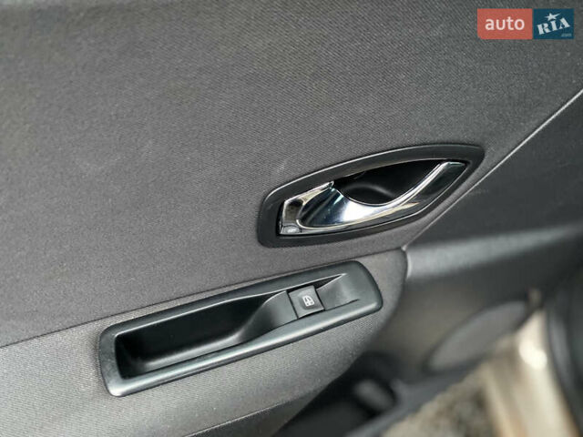 Коричневий Рено Меган, об'ємом двигуна 1.46 л та пробігом 314 тис. км за 8300 $, фото 59 на Automoto.ua