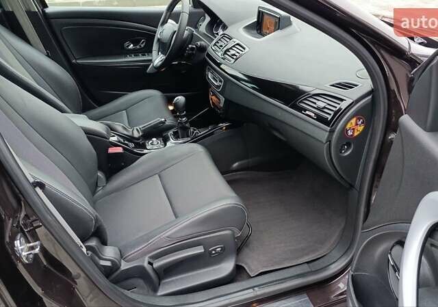 Коричневый Рено Меган, объемом двигателя 1.6 л и пробегом 274 тыс. км за 8700 $, фото 62 на Automoto.ua