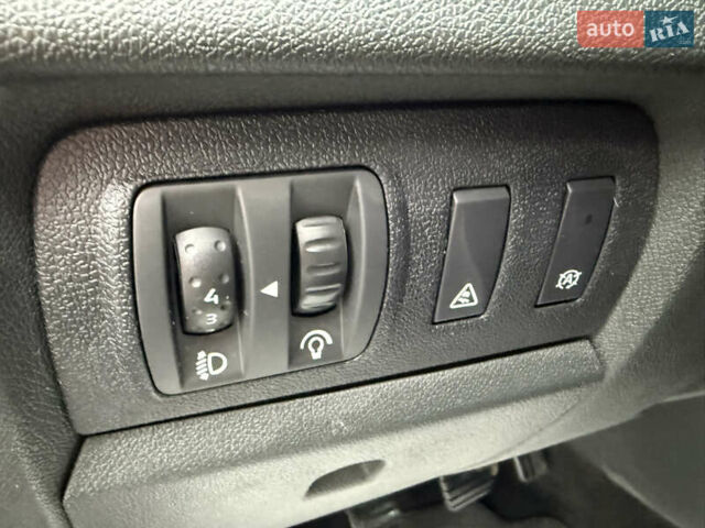 Коричневый Рено Меган, объемом двигателя 1.5 л и пробегом 233 тыс. км за 7800 $, фото 20 на Automoto.ua