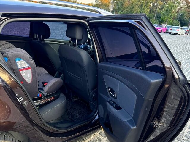 Коричневый Рено Меган, объемом двигателя 1.5 л и пробегом 229 тыс. км за 7500 $, фото 4 на Automoto.ua