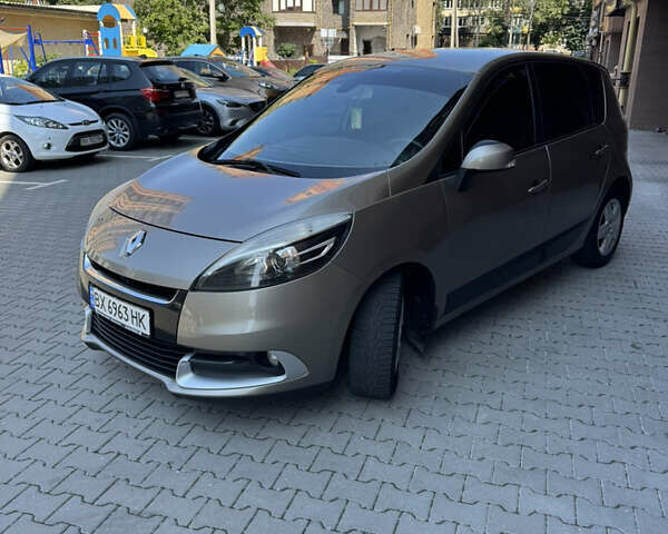 Коричневый Рено Меган, объемом двигателя 1.46 л и пробегом 248 тыс. км за 7650 $, фото 12 на Automoto.ua