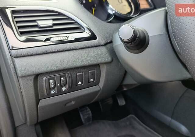 Коричневый Рено Меган, объемом двигателя 1.6 л и пробегом 229 тыс. км за 8700 $, фото 44 на Automoto.ua