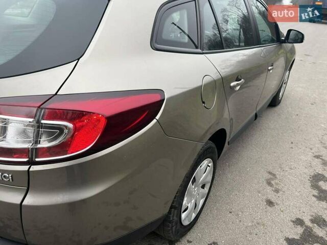 Коричневый Рено Меган, объемом двигателя 1.46 л и пробегом 262 тыс. км за 7850 $, фото 5 на Automoto.ua