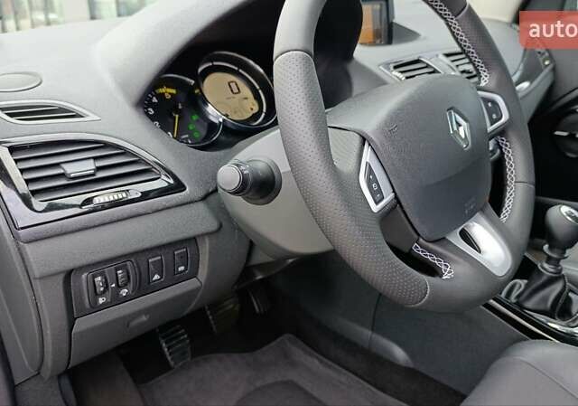 Коричневый Рено Меган, объемом двигателя 1.6 л и пробегом 274 тыс. км за 8700 $, фото 44 на Automoto.ua