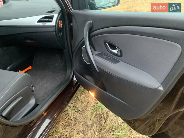 Коричневий Рено Меган, об'ємом двигуна 1.5 л та пробігом 239 тис. км за 8250 $, фото 23 на Automoto.ua