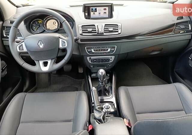 Коричневый Рено Меган, объемом двигателя 1.6 л и пробегом 229 тыс. км за 8700 $, фото 63 на Automoto.ua