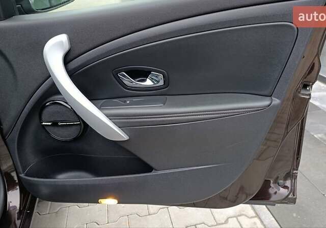 Коричневый Рено Меган, объемом двигателя 1.6 л и пробегом 274 тыс. км за 8700 $, фото 67 на Automoto.ua