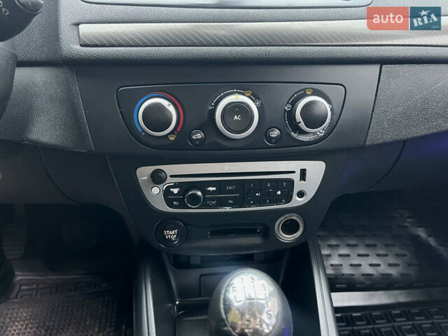 Коричневий Рено Меган, об'ємом двигуна 1.46 л та пробігом 380 тис. км за 6700 $, фото 16 на Automoto.ua