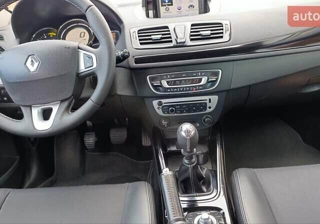 Коричневый Рено Меган, объемом двигателя 1.6 л и пробегом 229 тыс. км за 8700 $, фото 70 на Automoto.ua