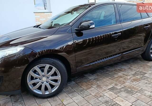 Коричневый Рено Меган, объемом двигателя 1.6 л и пробегом 229 тыс. км за 8700 $, фото 1 на Automoto.ua