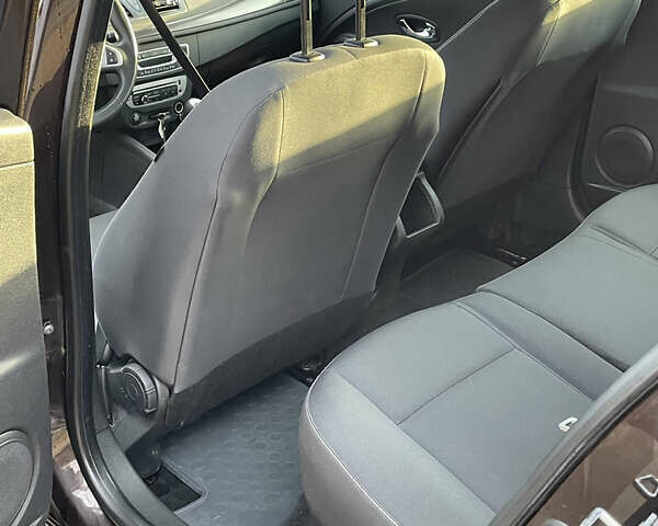 Коричневый Рено Меган, объемом двигателя 1.2 л и пробегом 187 тыс. км за 7800 $, фото 9 на Automoto.ua