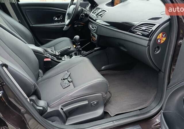 Коричневый Рено Меган, объемом двигателя 1.6 л и пробегом 274 тыс. км за 8700 $, фото 66 на Automoto.ua