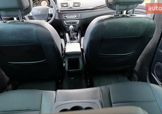 Коричневый Рено Меган, объемом двигателя 1.6 л и пробегом 229 тыс. км за 8700 $, фото 79 на Automoto.ua