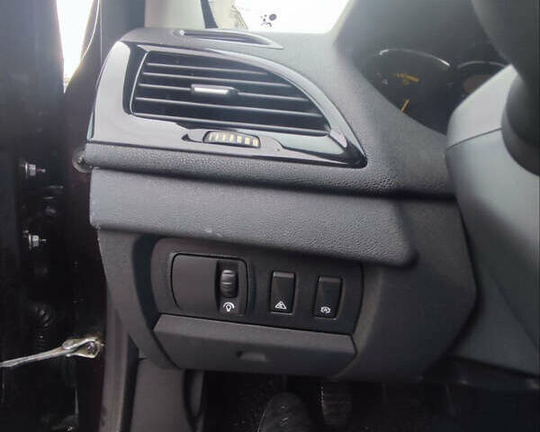 Коричневый Рено Меган, объемом двигателя 1.5 л и пробегом 287 тыс. км за 9100 $, фото 11 на Automoto.ua