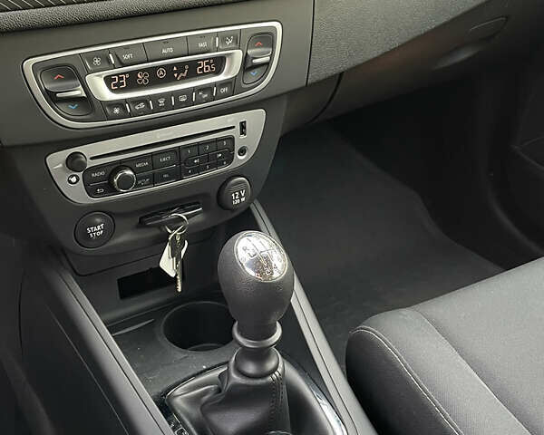 Коричневый Рено Меган, объемом двигателя 1.2 л и пробегом 187 тыс. км за 7800 $, фото 11 на Automoto.ua