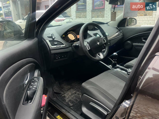 Коричневий Рено Меган, об'ємом двигуна 1.46 л та пробігом 380 тис. км за 6700 $, фото 9 на Automoto.ua