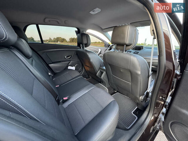 Коричневый Рено Меган, объемом двигателя 1.46 л и пробегом 260 тыс. км за 9300 $, фото 5 на Automoto.ua