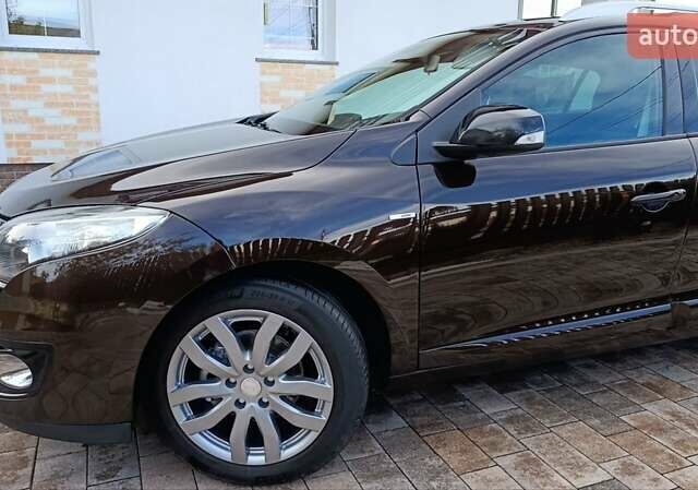 Коричневый Рено Меган, объемом двигателя 1.6 л и пробегом 229 тыс. км за 8700 $, фото 4 на Automoto.ua