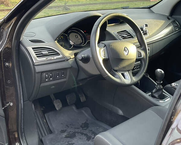 Коричневый Рено Меган, объемом двигателя 1.2 л и пробегом 187 тыс. км за 7800 $, фото 7 на Automoto.ua