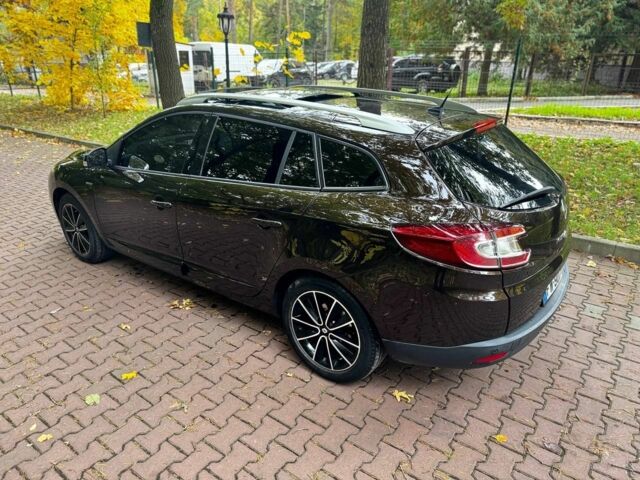 Коричневый Рено Меган, объемом двигателя 1.5 л и пробегом 247 тыс. км за 7700 $, фото 2 на Automoto.ua