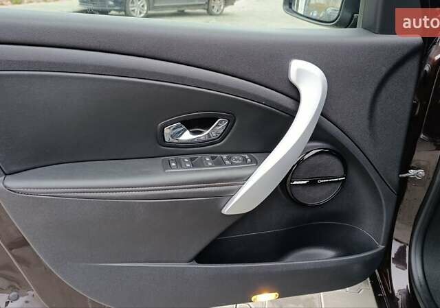 Коричневый Рено Меган, объемом двигателя 1.6 л и пробегом 274 тыс. км за 8700 $, фото 57 на Automoto.ua