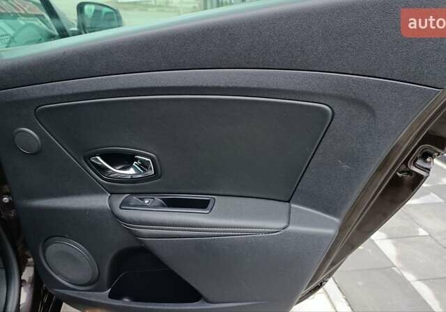 Коричневый Рено Меган, объемом двигателя 1.6 л и пробегом 274 тыс. км за 8700 $, фото 73 на Automoto.ua