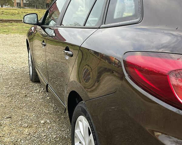 Коричневый Рено Меган, объемом двигателя 1.2 л и пробегом 187 тыс. км за 7800 $, фото 16 на Automoto.ua