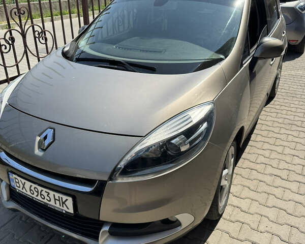 Коричневый Рено Меган, объемом двигателя 1.46 л и пробегом 248 тыс. км за 7650 $, фото 1 на Automoto.ua