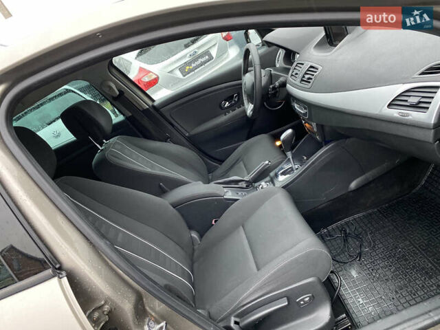 Коричневий Рено Меган, об'ємом двигуна 1.46 л та пробігом 314 тис. км за 8300 $, фото 61 на Automoto.ua