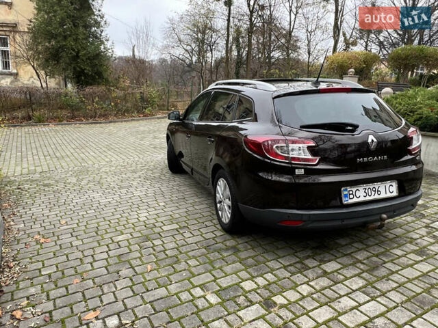 Коричневый Рено Меган, объемом двигателя 1.5 л и пробегом 300 тыс. км за 7100 $, фото 6 на Automoto.ua