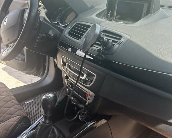 Коричневый Рено Меган, объемом двигателя 1.46 л и пробегом 295 тыс. км за 8300 $, фото 5 на Automoto.ua