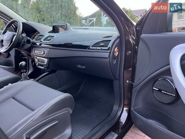 Коричневый Рено Меган, объемом двигателя 1.46 л и пробегом 223 тыс. км за 8999 $, фото 3 на Automoto.ua