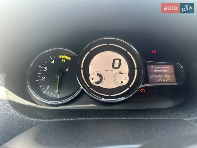 Коричневый Рено Меган, объемом двигателя 1.46 л и пробегом 295 тыс. км за 8300 $, фото 8 на Automoto.ua