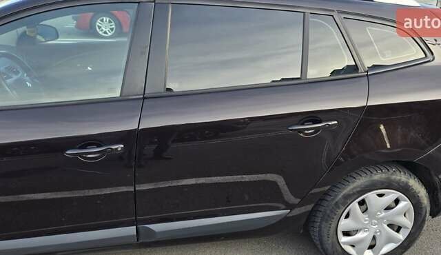 Коричневый Рено Меган, объемом двигателя 1.46 л и пробегом 143 тыс. км за 7500 $, фото 9 на Automoto.ua