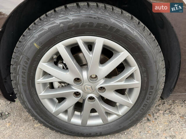 Коричневый Рено Меган, объемом двигателя 1.5 л и пробегом 252 тыс. км за 9300 $, фото 18 на Automoto.ua